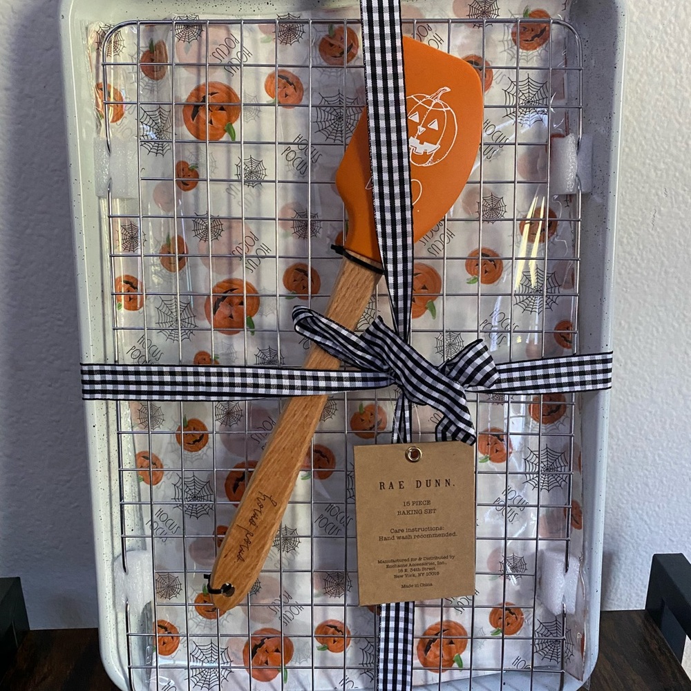 Rae Dunn Halloween Baking Set